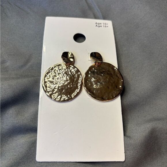 NEW Goldtone Disc Earrings  NWT - Picture 1 of 4